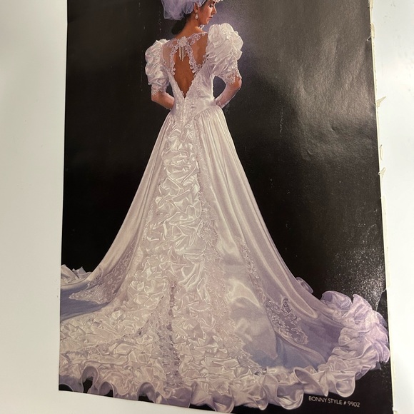 WEDDING DRESS | Women’s Wedding dress size 2-4 - Picture 2 of 10